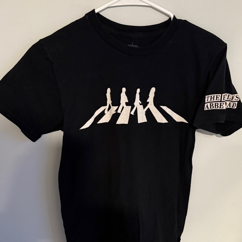 Beatles ABBEY ROAD  Black T-Shirt with white Logo